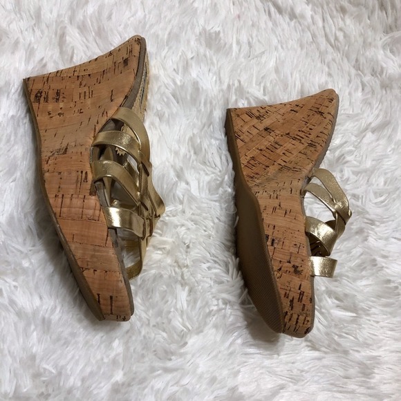 Steve Madden Shoes - Steve Madden Womens Shoes Gold Wedge Heels 9